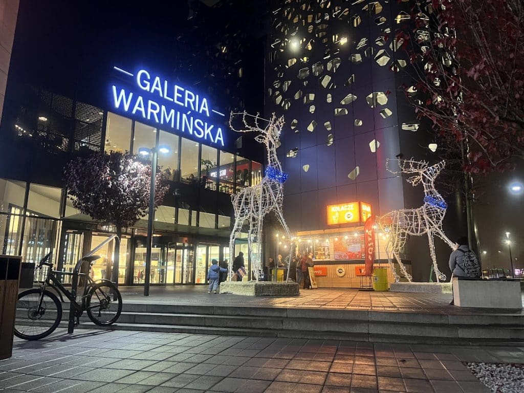 Nowe drzewa w ruchliwej części Olsztyna – Galeria Warmińska zmienia otoczenie Galeria Warmińska Olsztyn, Wiadomości, zShowcase