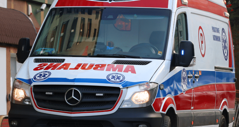 Kierowca autobusu komunikacji miejskiej potrącił pieszą na pasach