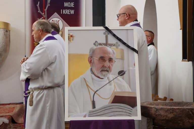 Pogrzeb tragicznie zmarłego ks. Lecha Lachowicza – tłumy w kościele