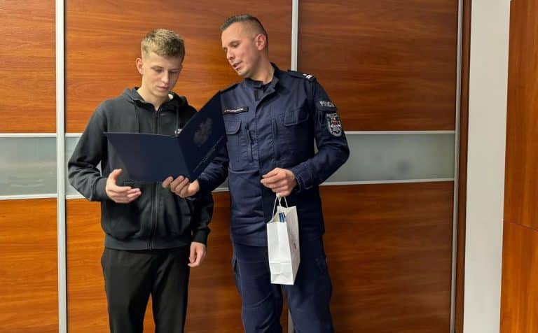 14-latek znalazł pieniądze na ulicy i zaniósł je na komisariat