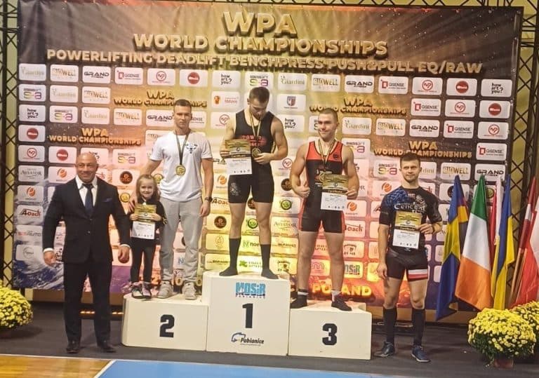 Olsztynianin na podium Mistrzostw Świata w tr&oacute;jboju siłowym