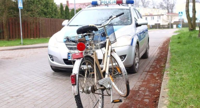 Ukradł butelkę i pijany jechał na rowerze na urodziny. To była droga impreza