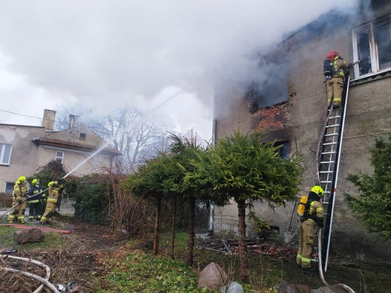 W pożarze kamienicy zginęła jedna osoba, druga straciła wszystko