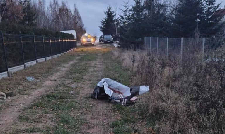 Zamiast oddać ubrania potrzebującym, wyrzuciła je do rowu