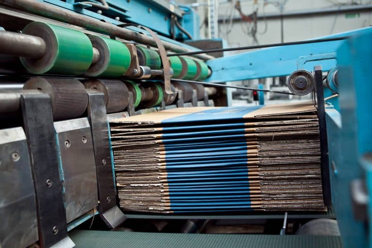 Opakowania tekturowe wysyłkowe – funkcjonalność, rodzaje i zastosowanie