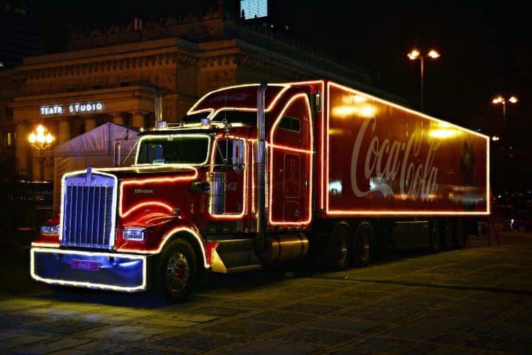 Świąteczna ciężar&oacute;wka Coca-Coli zn&oacute;w w trasie. Zawita na Warmię i Mazury? Trwa głosowanie