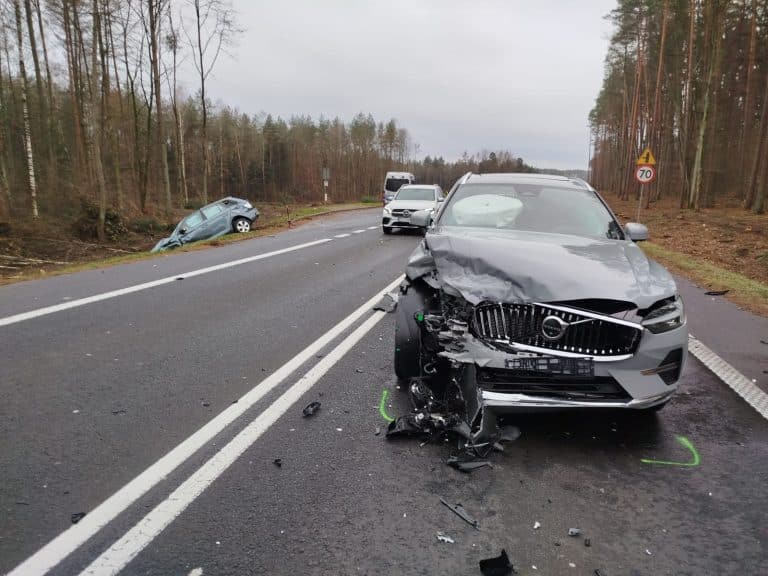 Kolizja na wylot&oacute;wce z Olsztyna &ndash; ogromne utrudnienia w ruchu