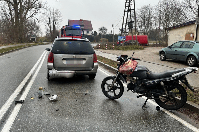 Kierowca peugeota wjechał w motorowerzystę
