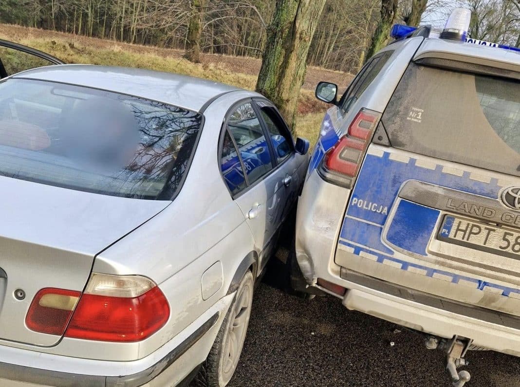 bmw uderzyło w radiowóz