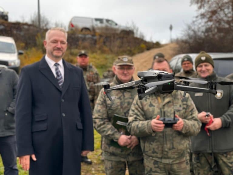Straż Rybacka otrzymała specjalistyczny sprzęt do walki z kłusownictwem na jeziorach