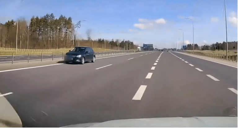 73-letnia kobieta jechała pod prąd na obwodnicy