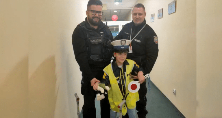 Policjanci z Gołdapi we wzruszającej misji: spełnili marzenie Mariny