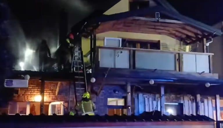 Wybuchł pożar w domku jednorodzinnym