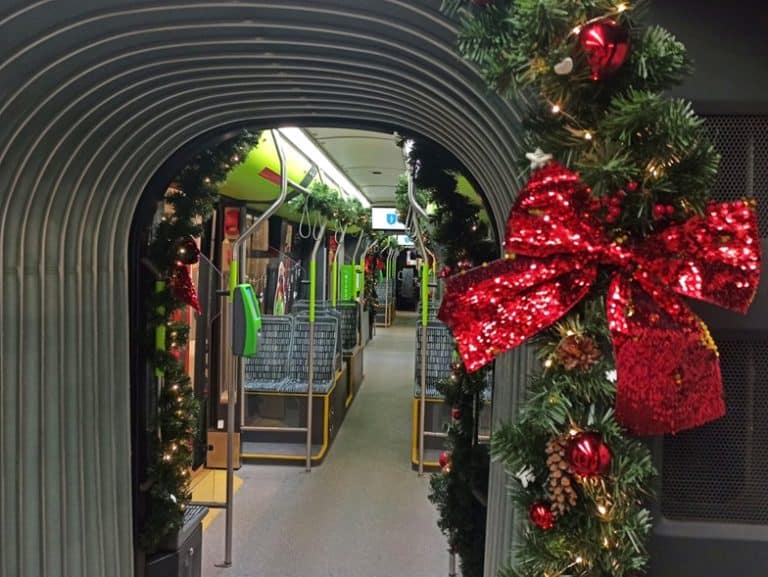 &bdquo;Tramwaj zwany świętowaniem&rdquo; wyjeżdża na tory