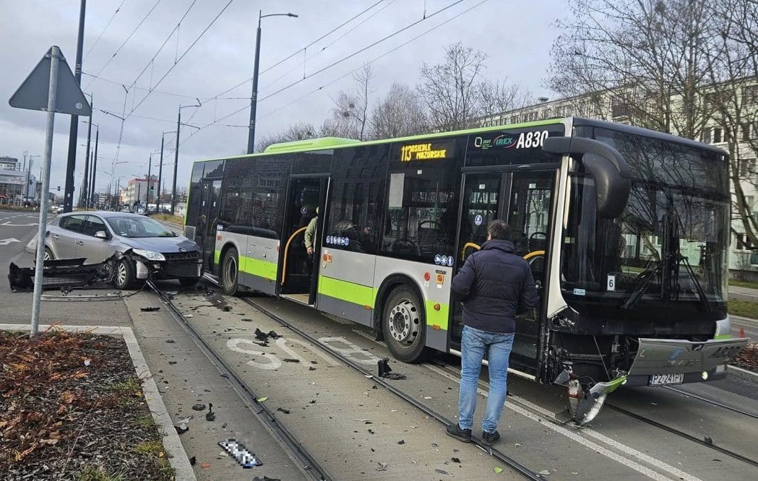 kolizja autobusu al. pilsudkiego