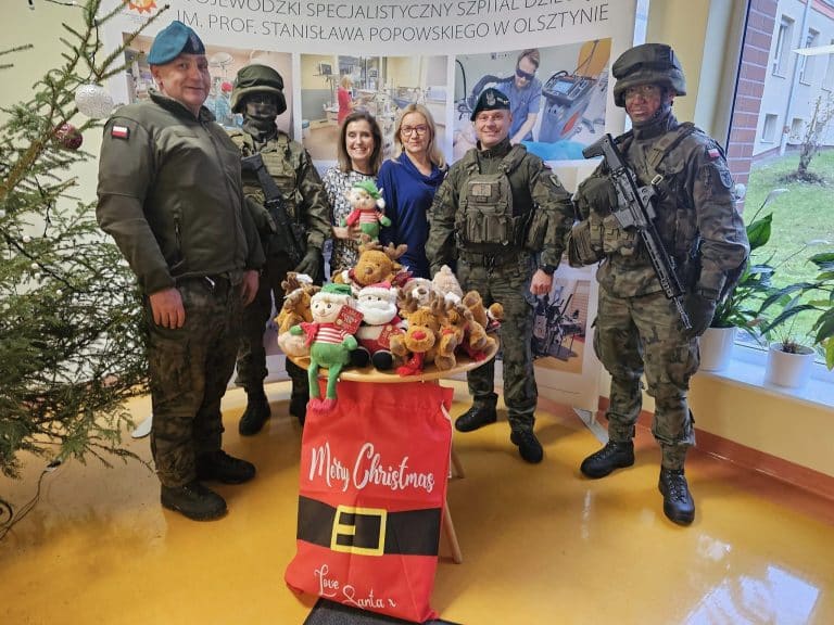Żołnierze na mikołajkowej misji w Szpitalu Dziecięcym w Olsztynie