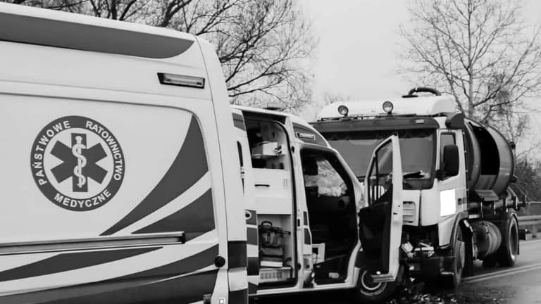 Tragiczny wypadek w zakładzie meblowym – 36-latek nie żyje