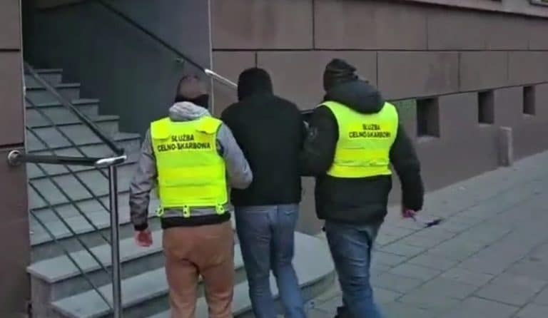 Miliony wyłudzone z budżetu! Jak działała siatka oszust&oacute;w?