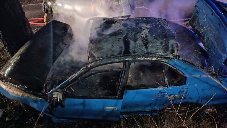 Spalony samoch&oacute;d