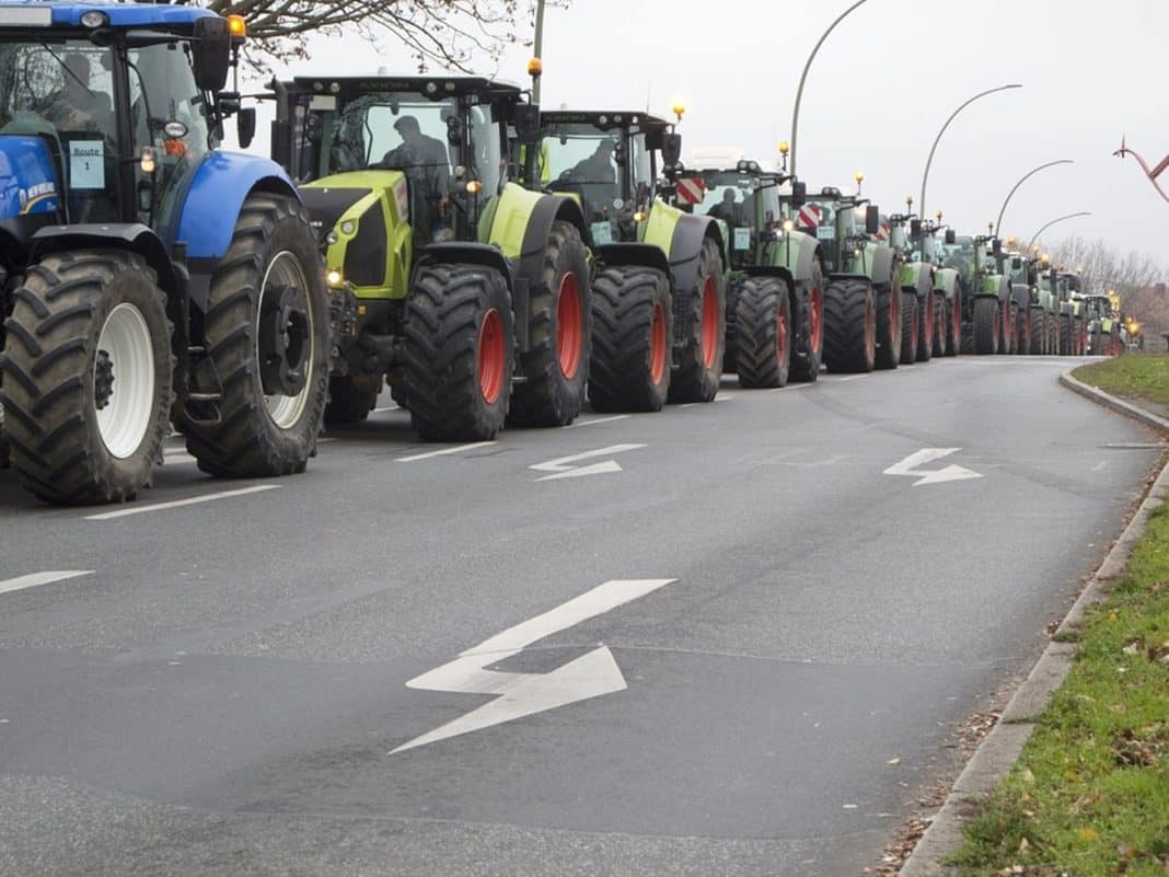 Rolnicy protestują w Warszawie.