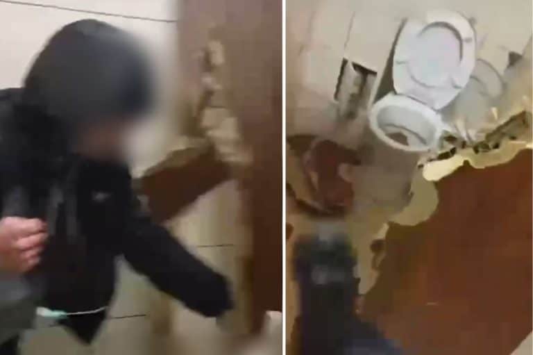 nastolatkowie niszczą drzwi