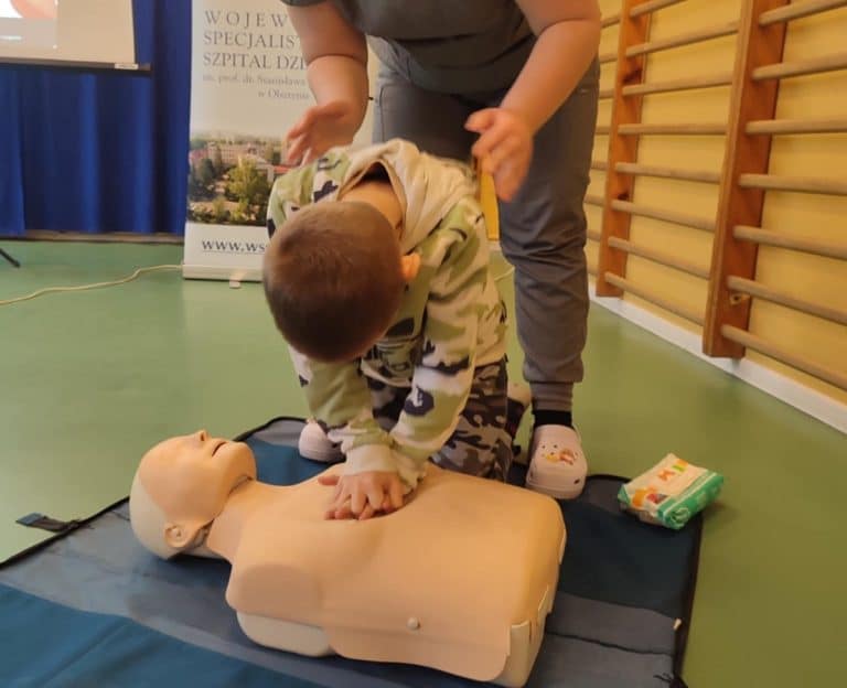 nauka pierwszej pomocy