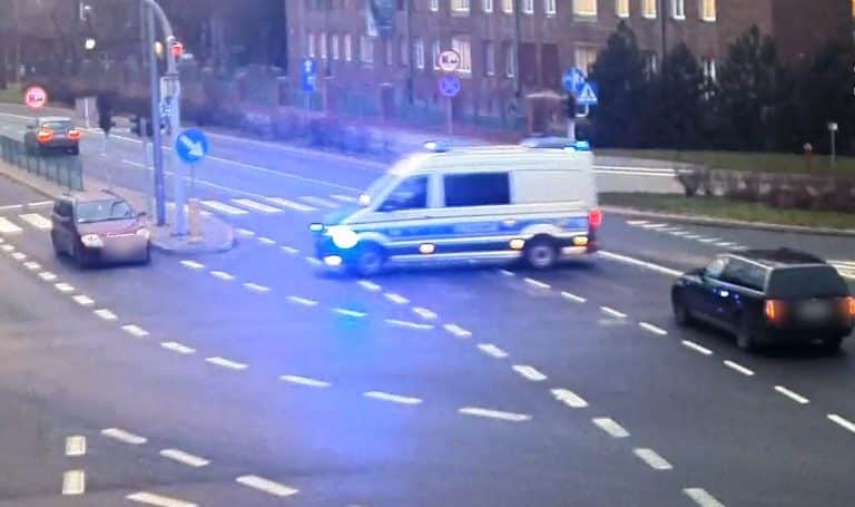 pomoc policjant&oacute;w