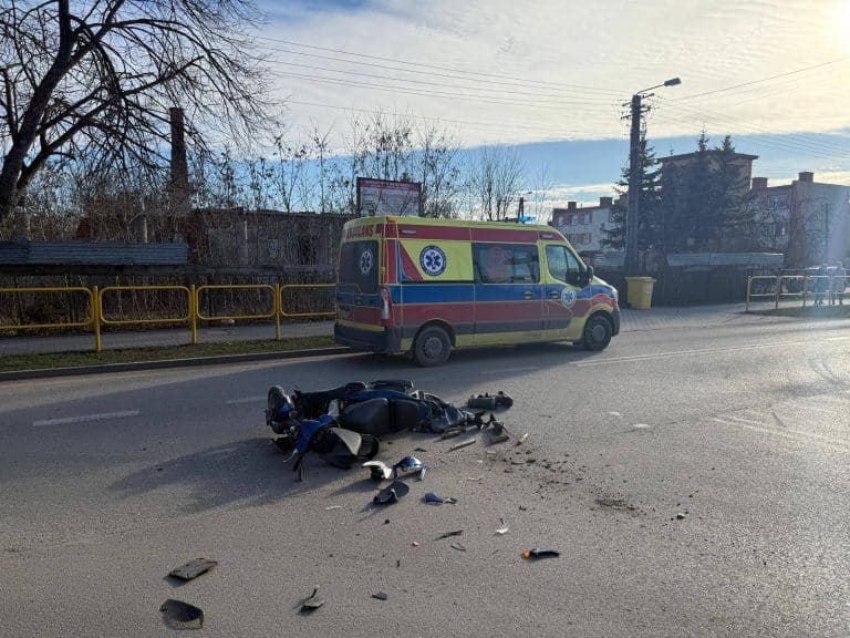 Mazda zderzyła się z motorowerem