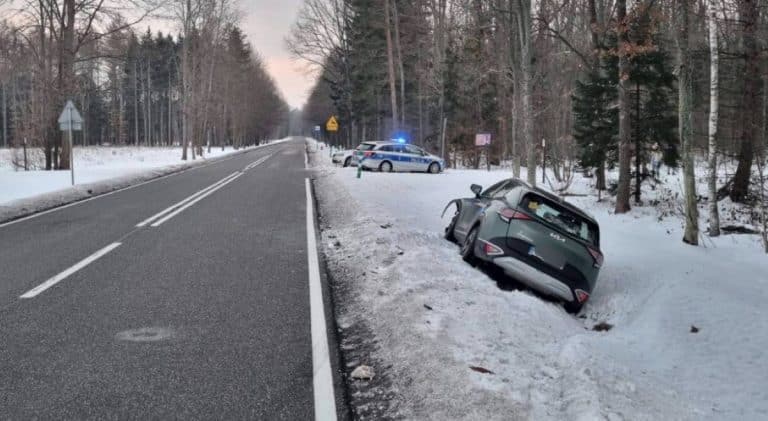 wjechał w tył pojazdu przed nim