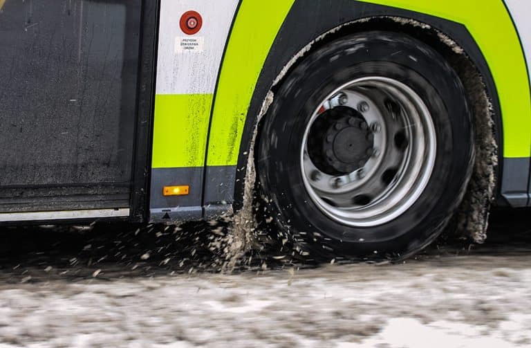 autobus śnieg