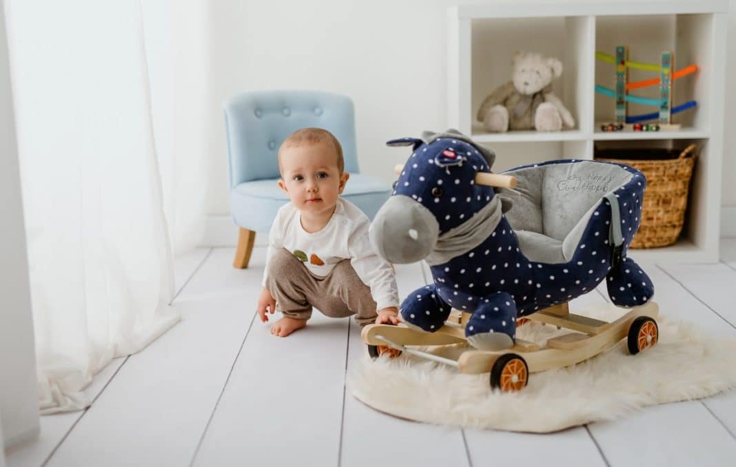 Bujaki dla dzieci – od kiedy maluch może się na nich bawić?