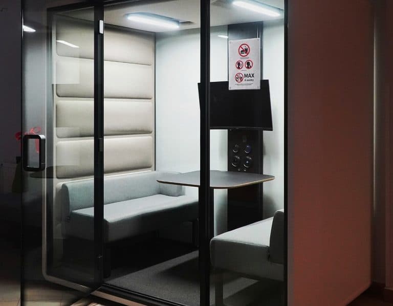 akustyczne kabiny w liceum w Olsztynie