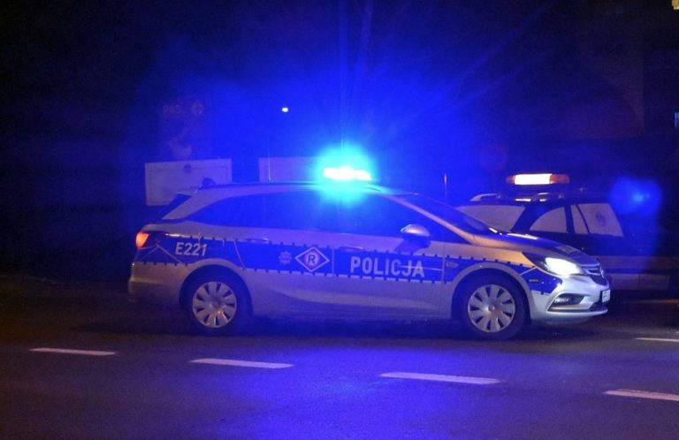 policja-noc-radiowoz