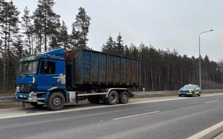 Uciekał kradzioną ciężarówką