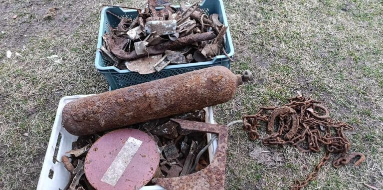 znaleziska w lesie na Mazurach