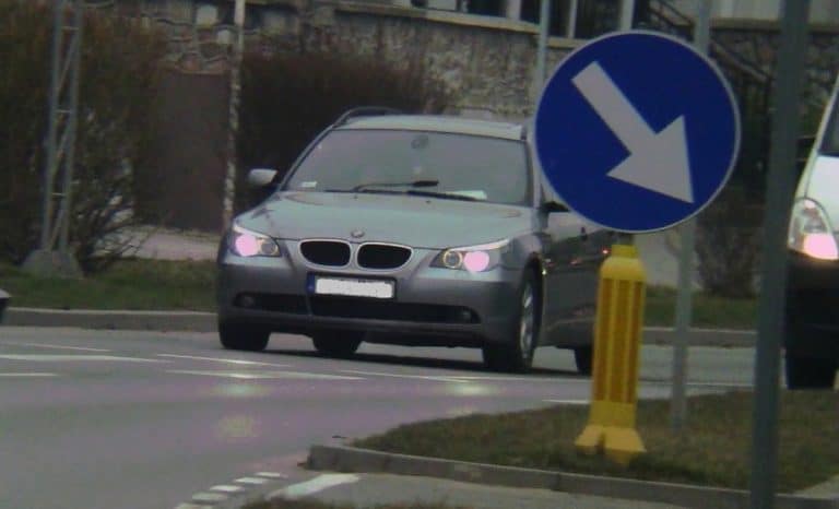 kierujący bmw