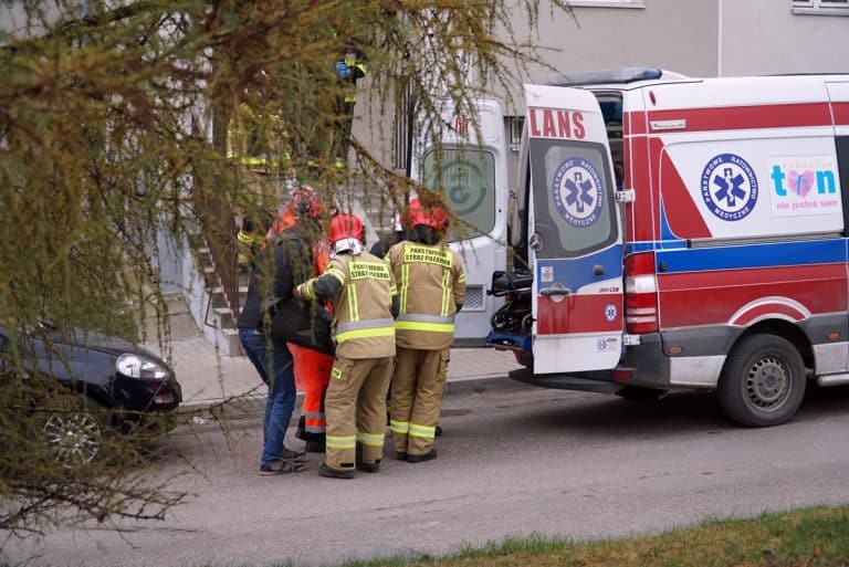 karetka pogotowia i straż pożarna