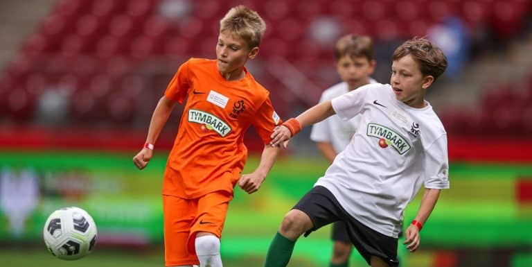 młodzi piłkarze