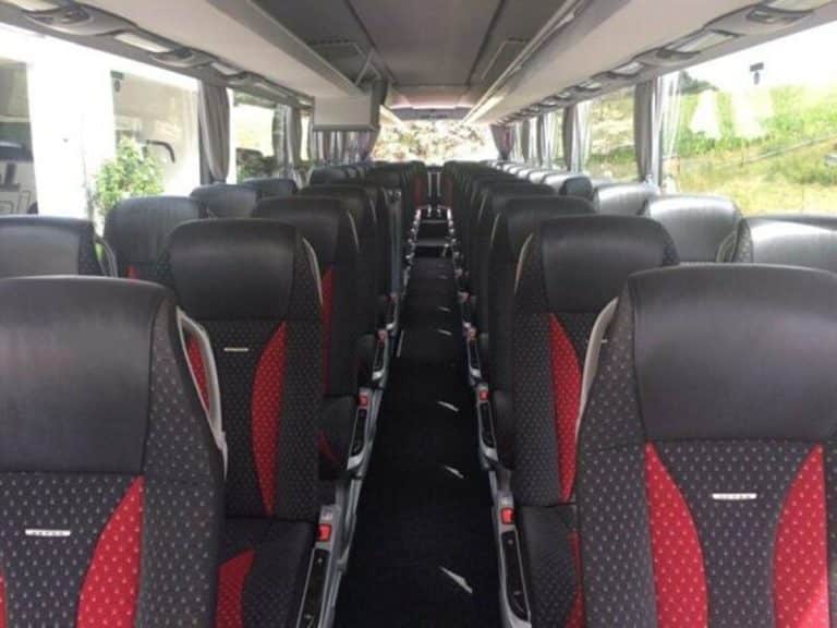 siedzenia w autobusie