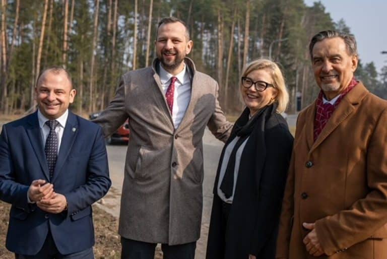 przedstawiciele samorząd&oacute;w i prezydent Olsztyna