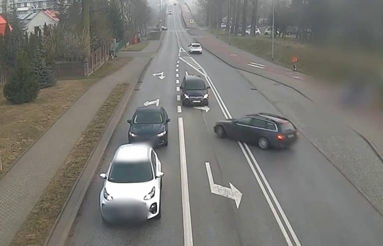 kierowca wpadł w poślizg