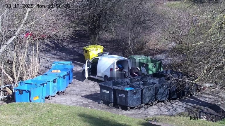 Mężczyzna podrzucał śmieci