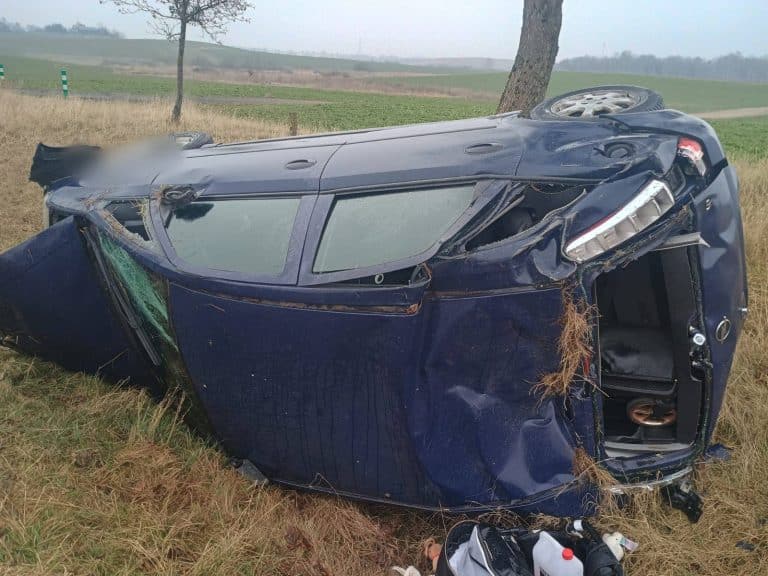 auto wypadło z drogi