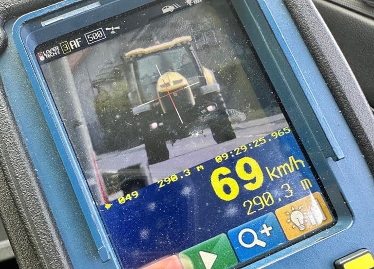 ciągnik przekroczył dozwoloną prędkość