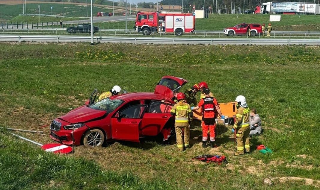 bmw wypadło z drogi