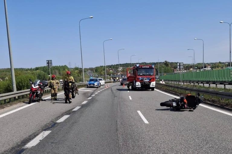 mężczyzna wjechał w motocyklistę