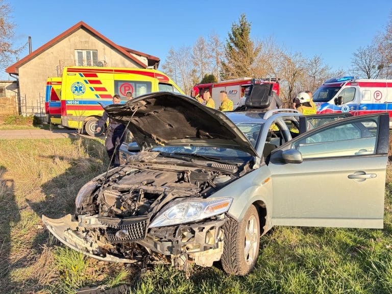 zderzenie forda z motocyklem ktm