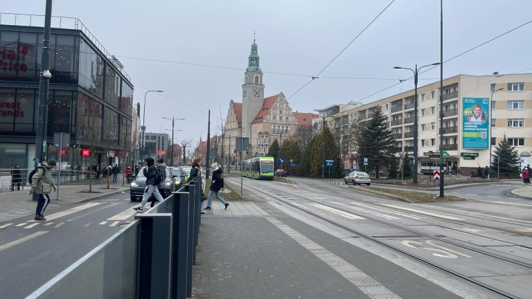 tramwaj przy ratuszu