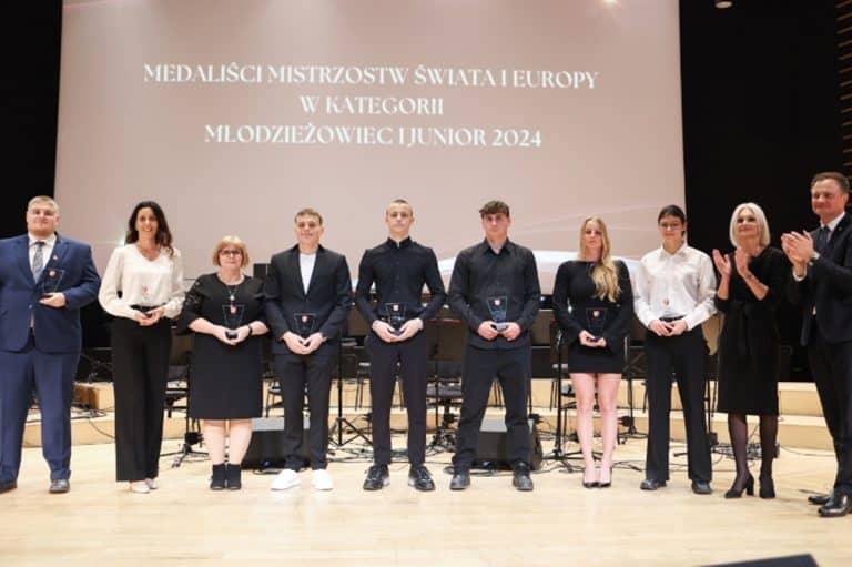 nagrodzeni sportowcy i trenerzy