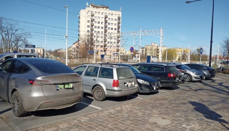 parkowanie przy węźle przesiadkowym